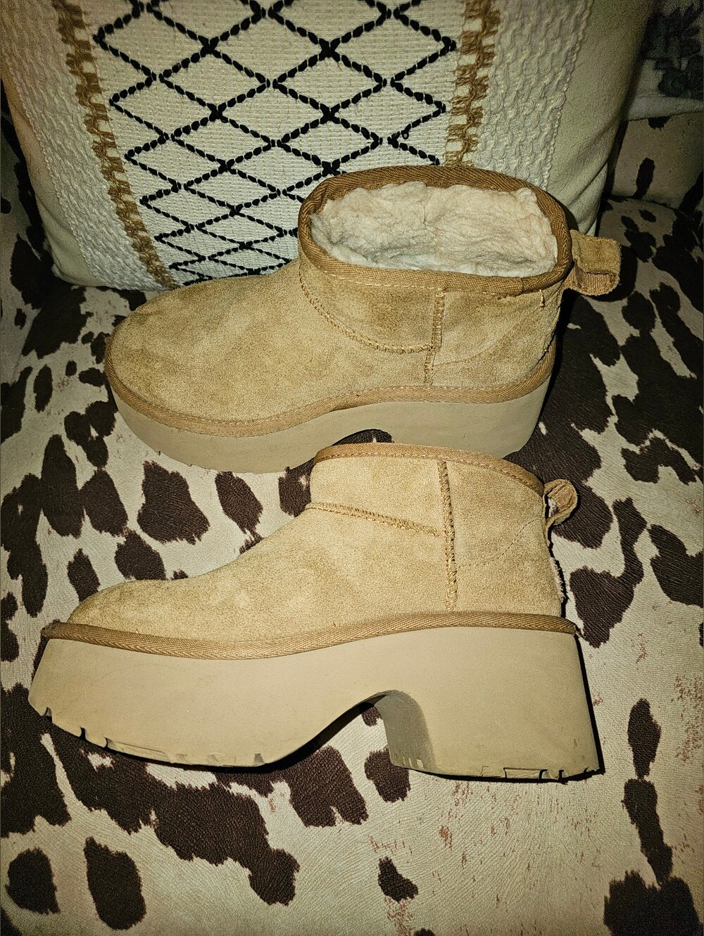 🤎 Platform Suede UGG Ultra Mini New Heights Boot, Size 6